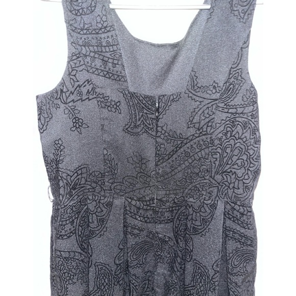 Black le château paisley printed pleated dress in an XL - Picture 3 of 4